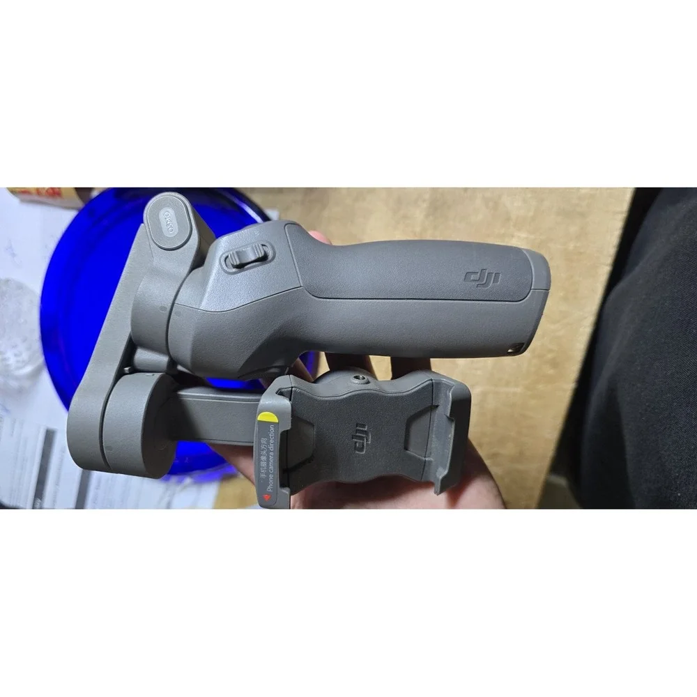 DJI Osmo Mobile 3 Combo - Gimbal Stabilizer